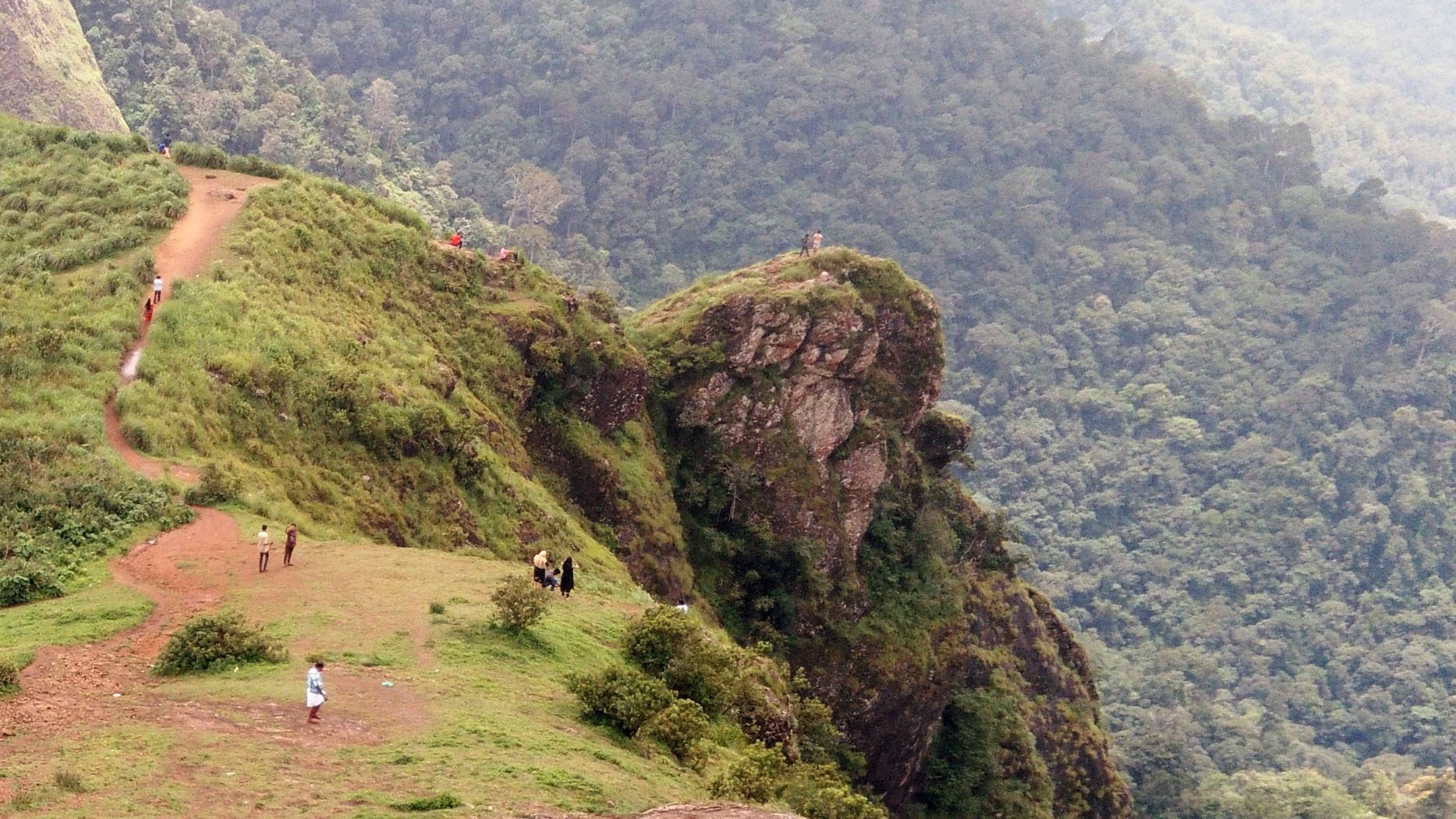 Parunthumpara holiday packages.